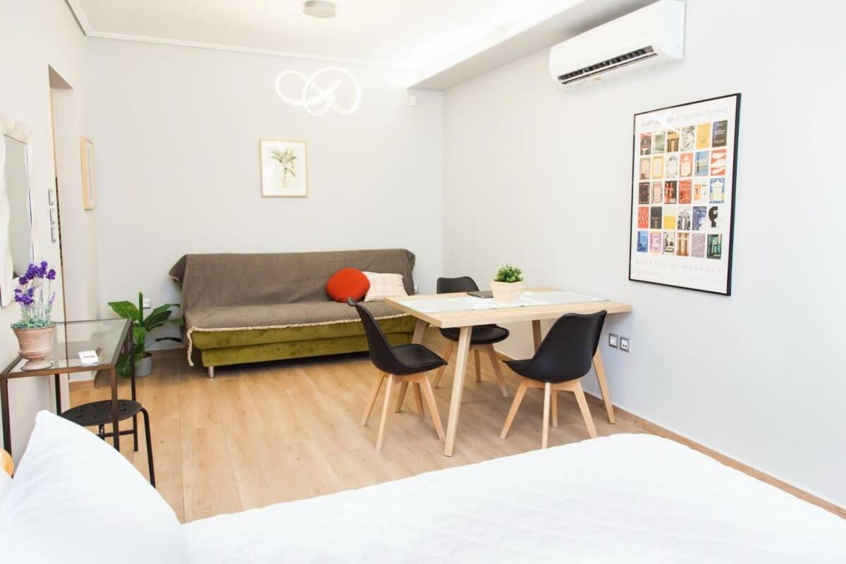 Contemporary And Chic Apartment In Central Athens Exterior photo